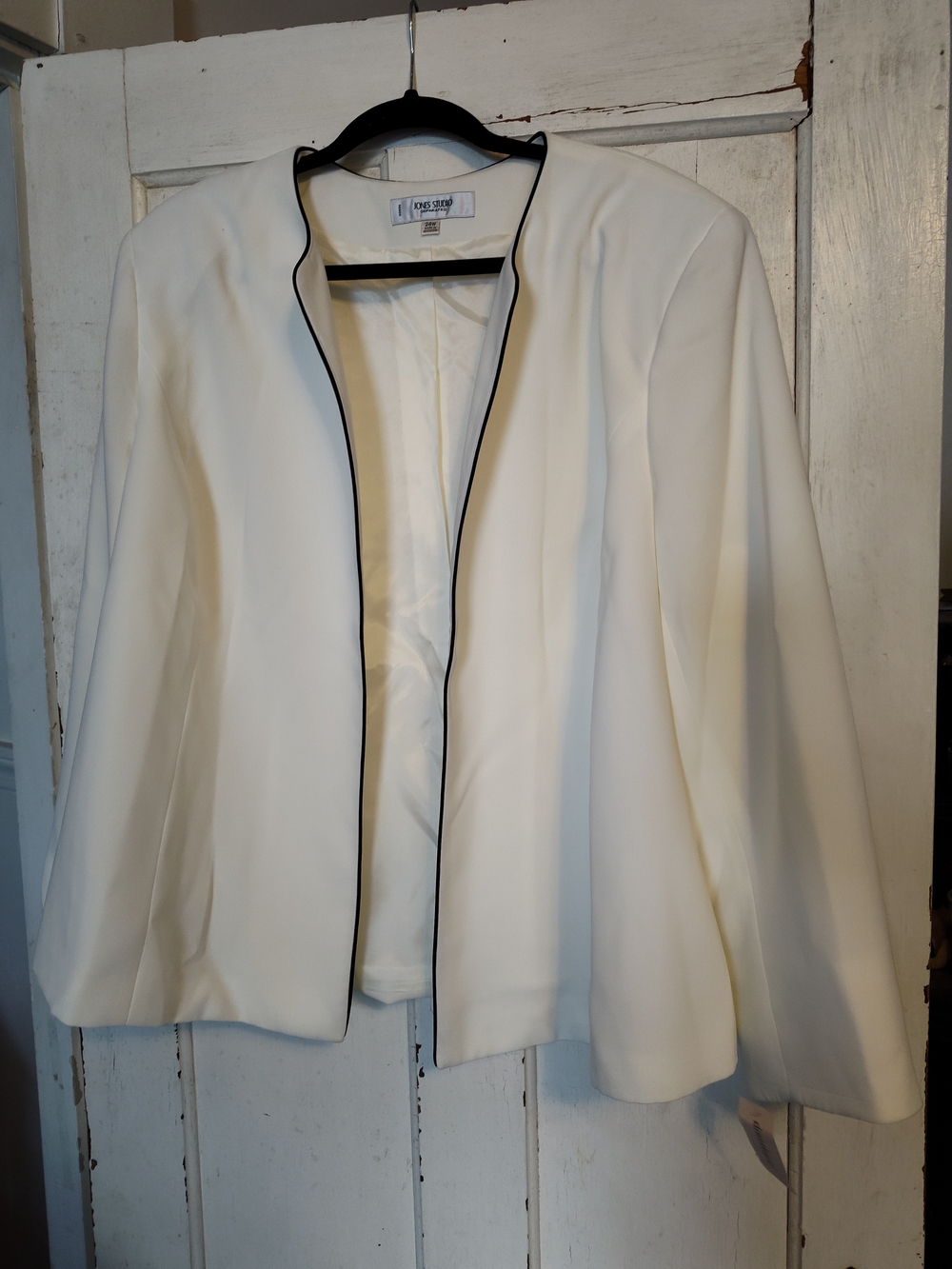 Jones New York Women's White Open-Front Blazer with Black Trim